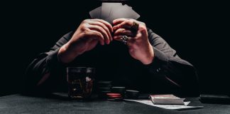 Novos PLs visam proibição de pagamentos on-line e limitação da renda do jogador para apostar PL