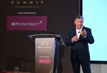 Barry Gibson, ex-presidente do Entain Group, é introduzido ao Hall da Fama no SBC Summit Gibson