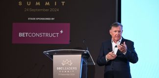 Barry Gibson, ex-presidente do Entain Group, é introduzido ao Hall da Fama no SBC Summit Gibson
