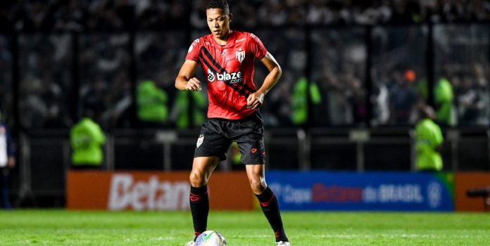 Blaze renova com atletico go