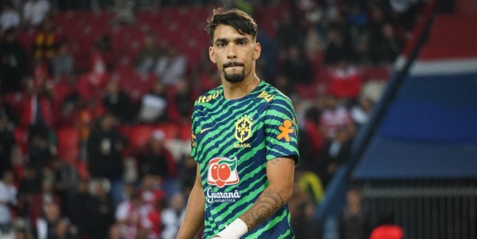 Paquetá Lucas Paquetá vestindo a camisa verde da Seleção Brasileira.
