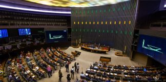 Deputado apresenta PL que prevê punição para influenciadores que divulguem sites de apostas ilegais apostas ilegais