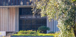 Banco Central afirma que brasileiros movimentam R$ 30 bilhões por mês com apostas on-line Banco Central afirma que brasileiros movimentam R$ 30 bilhões por mês com apostas on-line