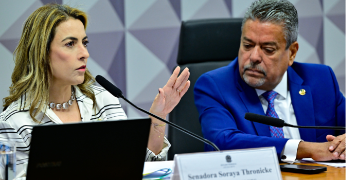 Foto de Soraya Thronicke e Dr. Hiran na sessão da CPI das Bets em que foi aprovada a condução coercitiva de Jon Vlogs