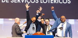 Foto: Representantes do Consórcio Aposta Vencedora celebram leilão