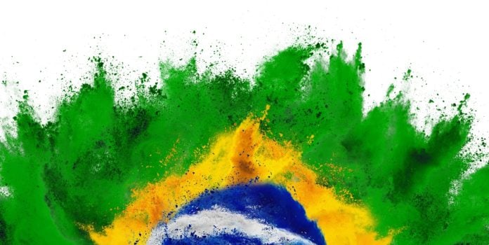 Cores da bandeira do Brasil para a entrevista de Monara Shainny, SeguroBet, sobre o mercado brasileiro