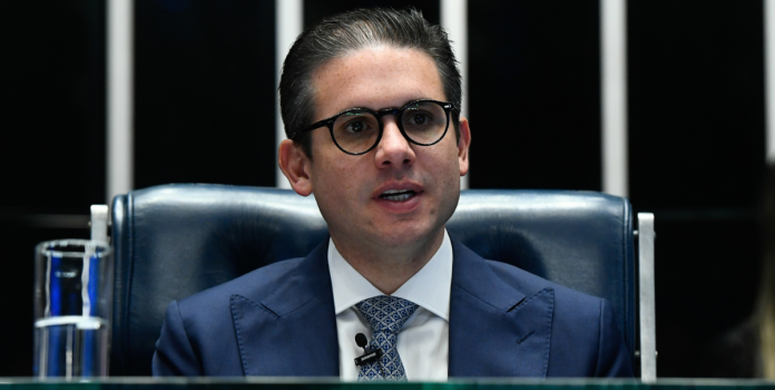 Foto de Hugo Motta, presidente da Câmara, para falar sobre a resistência do Congresso quanto ao aumento do imposto sobre GGR