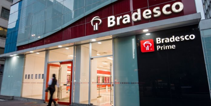 Via notificação, o Bradesco passou a alertar clientes ao fazer Pix para casas de apostas no Brasil