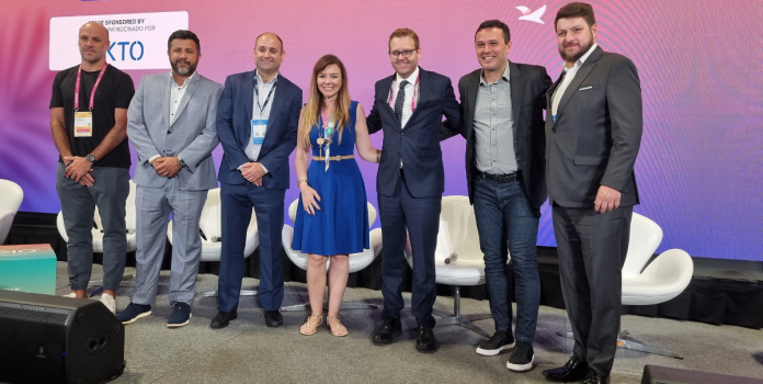 Participantes do painel do SBC Summit Americas