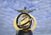 Imagem do troféu do Mundial de Clubes embaixo do Cristo Redentor