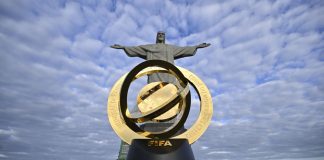 Superbet e Lance! realizam parceria de conteúdo durante Copa do Mundo de Clubes Imagem do troféu do Mundial de Clubes embaixo do Cristo Redentor