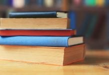 Livros representam a Enciclopédia de Apostas Esportivas da Blaze