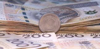 Governo arrecada mais de R$ 30 milhões com taxas de fiscalização de empresas de apostas Cédulas de dinheiro e moeda destacam arrecadação do governo com apostas