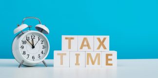 Letreiro 'Tax Time' para reforçar posicionamento do IBJR sobre possível aumento de impostos