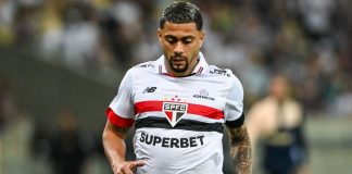 Jaqueline Oliveira, SPFC: “a prevenção de fraudes começa pela informação” Jogador do SPFC para a entrevista de Jaqueline Oliveira, coordenadora de Compliance do clube