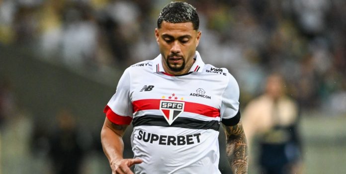 Jogador do SPFC para a entrevista de Jaqueline Oliveira, coordenadora de Compliance do clube