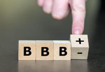 Sigla BBB em cubos de madeira