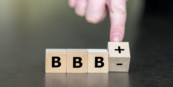 Sigla BBB em cubos de madeira