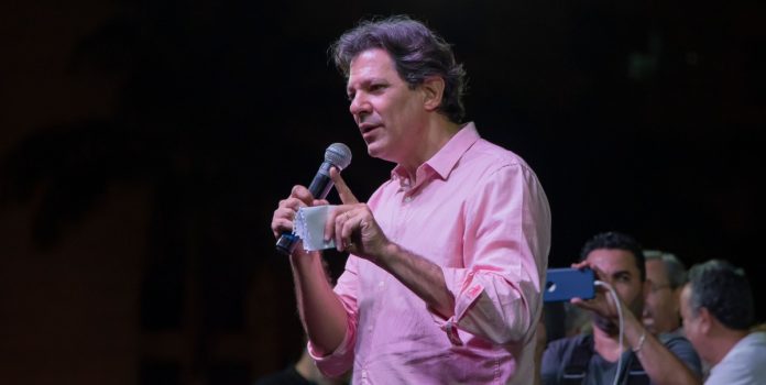 Fernando Haddad critica setor de apostas online: “Eu apertava o botão do para” em entrevista