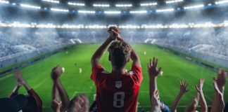OddsMatrix revela crescimento recorde de produto de futebol Torcida de futebol celebrando em estádio