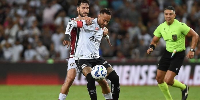 Foto de Neymar jogando futebol pelo Santos