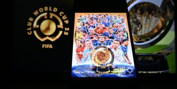 Reflexões sobre a Copa do Mundo de Clubes: Lições do torneio Imagem do troféu da Copa do Mundo de Clubes