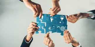 ANJL apresenta Vanguard e Blow como novas associadas Quebra-cabeça representando parcerias entre diferentes pessoas
