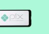 Celular com o logo do PIX na tela