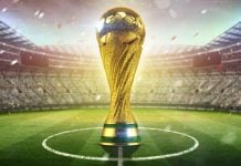Troféu Copa do Mundo no meio do campo