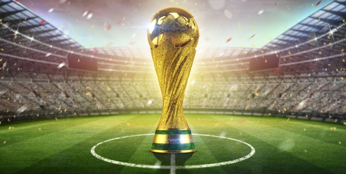 Troféu Copa do Mundo no meio do campo