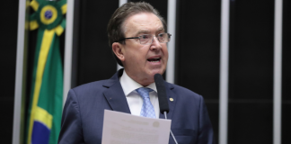 Foto de Luciano Ducci, deputado do PSB.