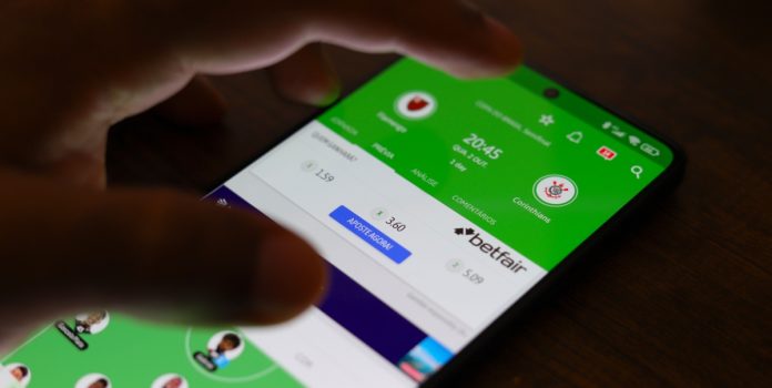 MF-divulga-relatório-de-apostas-online_-homens-são-maioria,-15-mil-sites-ilegais-foram-derrubados MF divulga relatório de apostas online: homens são maioria, 15 mil sites ilegais foram derrubados pela SPA