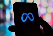 Celular com o logo da Meta