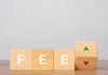 Sigla FEE em cubos de madeira
