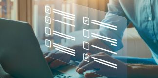 Procon de Juiz de Fora analisa hábitos de apostas on-line Formulário virtual aparecendo na frente da tela do computador