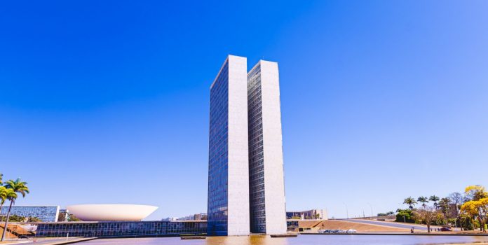 Banco-Central-limita-operações-de-Pix-e-TED-contra-fraudes Crédito: rafastockbr / Shutterstock.com