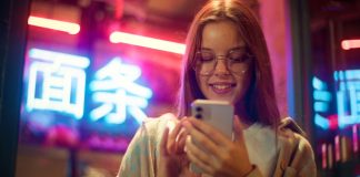Pesquisa aponta que jovens e pessoas de baixa renda são os que mais fazem apostas online no Brasil