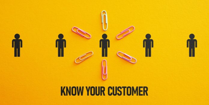 Desenho de bonecos em fundo amarelo escrito Know Your Customer