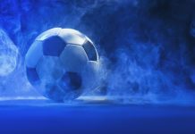 Bola de futebol com fumaça e luz azul