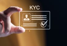 Didit chega ao Brasil para acelerar onboarding e reforçar conformidade regulatória Homem segurando uma carteira virtual de identidade verificada escrito KYC em cima