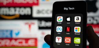 Smartphone com os aplicativos das principais big techs