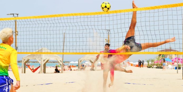luck.bet-patrocínio-máster-circuito-brasileiro-de-futevôlei-cuiabá Homens jogando futevôlei na praia