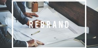 Open Gaming: antiga Bet.Bet Soluções Tecnológicas S.A possui nova identidade corporativa Pessoas analisando papéis com 'Rebrand' escrito no meio da imagem