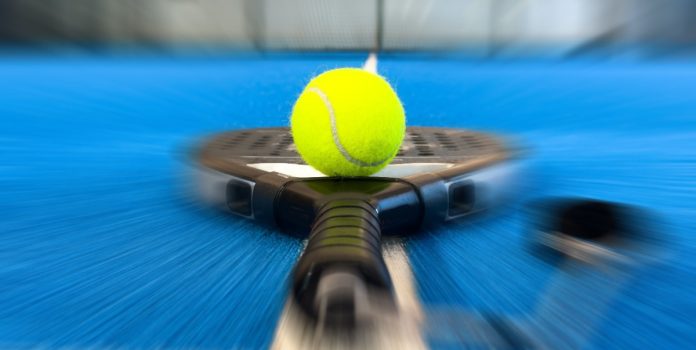 1xbet-parceria-atp-challenger-tour Raquete e bola de tênis