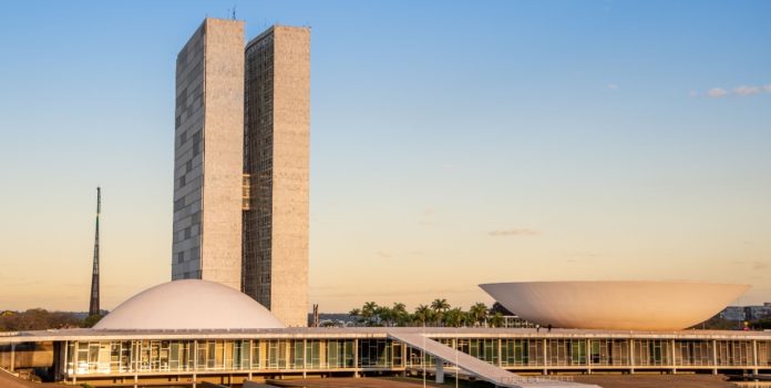Comissão da Câmara dos Deputados aprova regime de urgência para dobrar taxação sobre impostos de apostas no Brasil