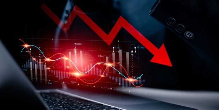 antiga-xp-bet-perde-acessos-após-mudança-de-nome Gráfico virtual representando queda com flecha vermelha