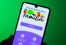 Página inicial do aplicativo do Bolsa Família em smartphone