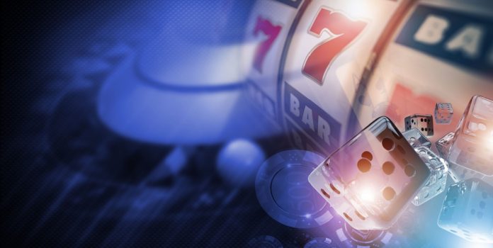 Ilustração 3D de bobina de caça-níqueis, dados e fichas de cassino online