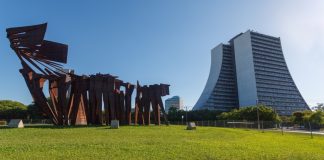 Associação Comercial de Porto Alegre promove debate sobre impactos das apostas online Monumento aos Açorianos, em Porto Alegre, no Rio Grande do Sul