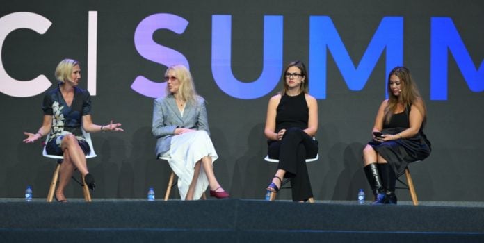 sbc-summit-2025-painel-sobre-mulheres-no-igaming Cristina Turbatu (Casumo), Petra Zackrisson (LeoVegas Group), Viktoriia Degtiarova (PaySecure) e Catie Di Stefano (Vegas King) no SBC Summit 2025.